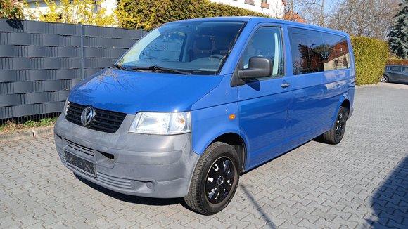 Skats no kreisās puses priekšā