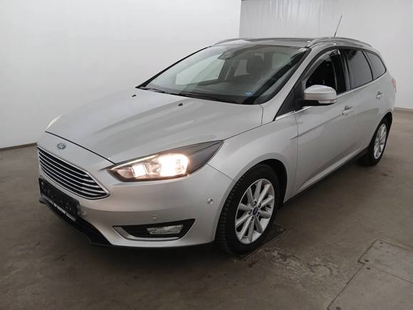 Skats no kreisās puses priekšā