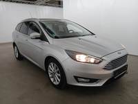 Skats no labās puses priekšā