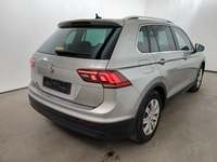 Skats no labās puses aizmugurē