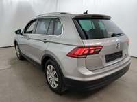 Skats no kreisās puses aizmugurē