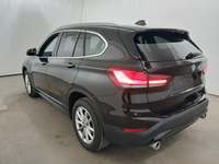 Skats no kreisās puses aizmugurē