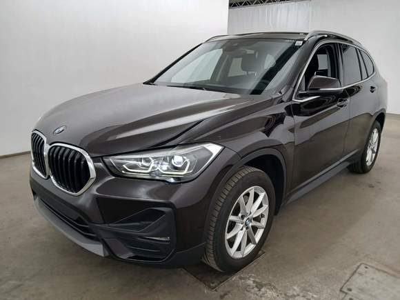 Skats no kreisās puses priekšā