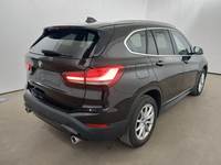 Skats no labās puses aizmugurē