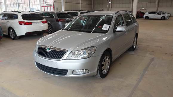 Вид спереди слева