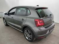 Skats no kreisās puses aizmugurē