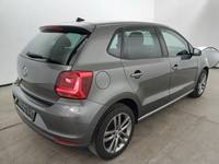 Skats no labās puses aizmugurē