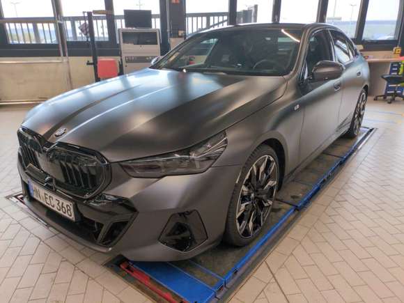 Вид спереди слева