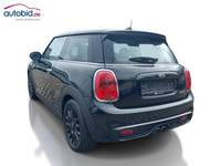 Vue de l’arrière gauche