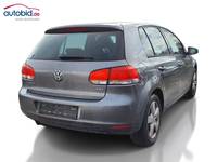 Skats no labās puses aizmugurē