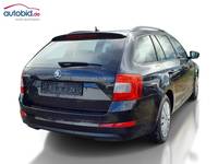 Skats no labās puses aizmugurē