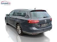 Skats no kreisās puses aizmugurē