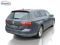 Skats no labās puses aizmugurē