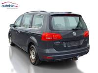 Skats no kreisās puses aizmugurē