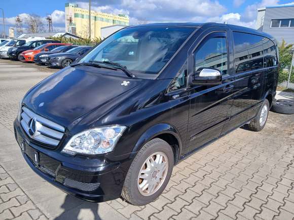 Skats no kreisās puses priekšā