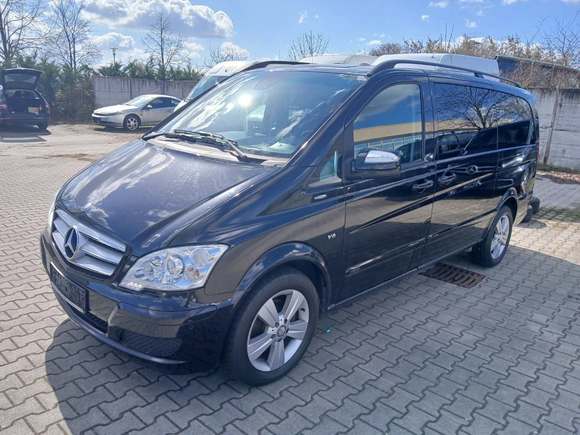 Skats no kreisās puses priekšā