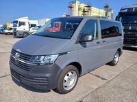 Skats no kreisās puses priekšā