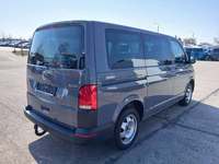 Skats no labās puses aizmugurē