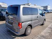 Skats no labās puses aizmugurē