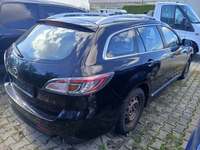 Skats no labās puses aizmugurē