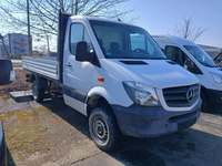 Skats no labās puses priekšā