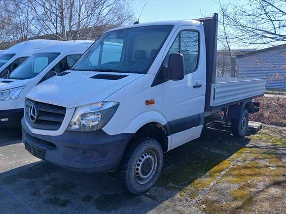 Skats no kreisās puses priekšā