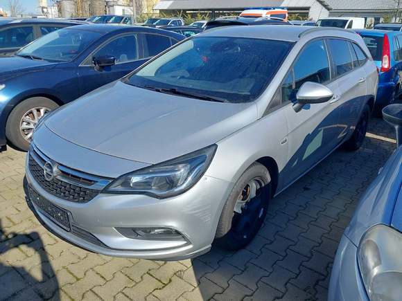 Skats no kreisās puses priekšā