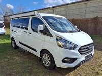 Skats no labās puses priekšā