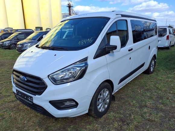 Skats no kreisās puses priekšā