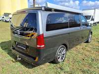 Skats no labās puses aizmugurē