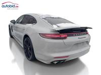 Vue de l’arrière gauche