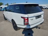 Skats no kreisās puses aizmugurē