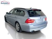 Vue de l’arrière gauche