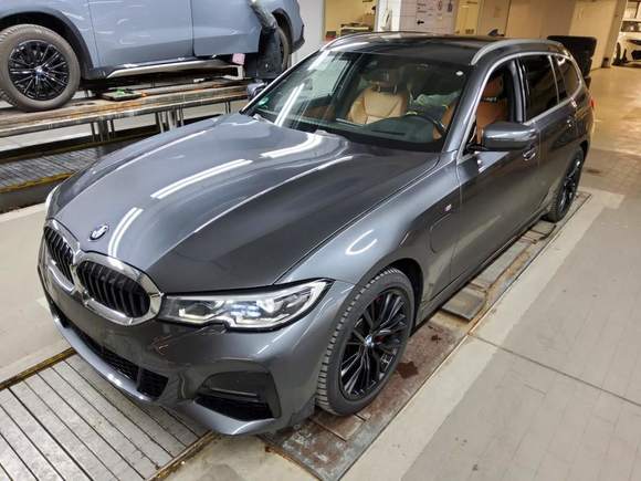 Pogled od napred levo