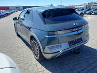 Vaade tagant vasakult