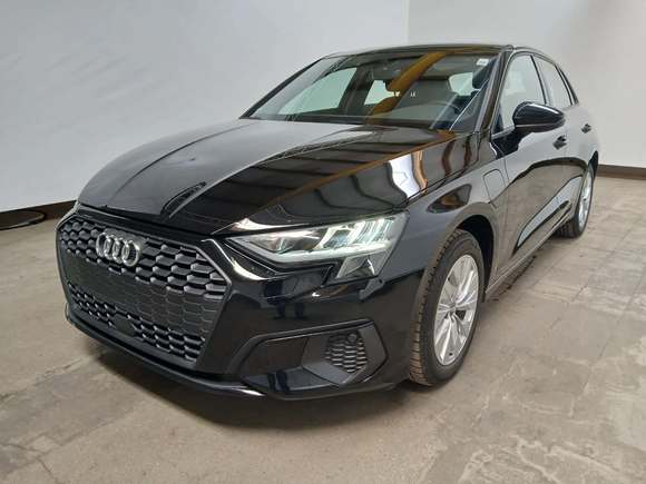 Skats no kreisās puses priekšā