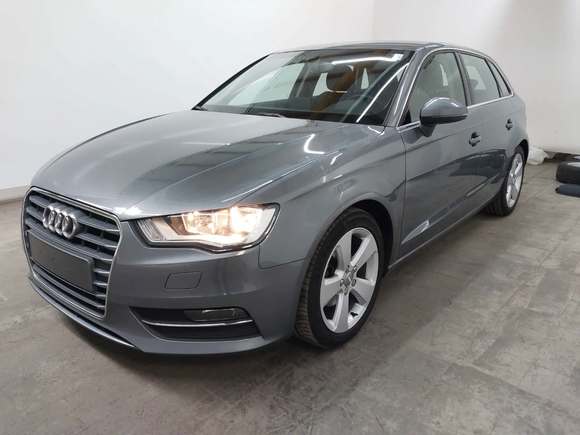 Skats no kreisās puses priekšā