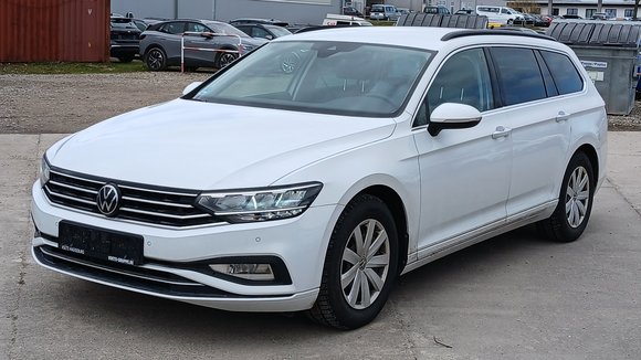 Skats no kreisās puses priekšā