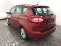 Vue de l’arrière gauche