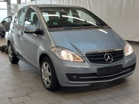 Pogled sprijeda desno