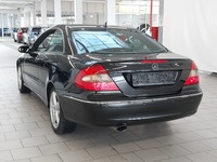 Vue de l’arrière gauche