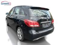 Vue de l’arrière gauche