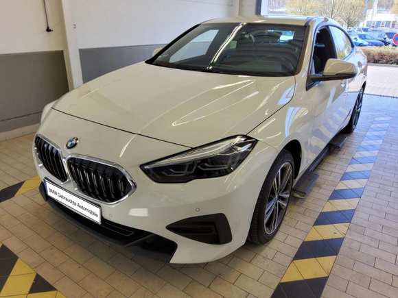 Skats no kreisās puses priekšā