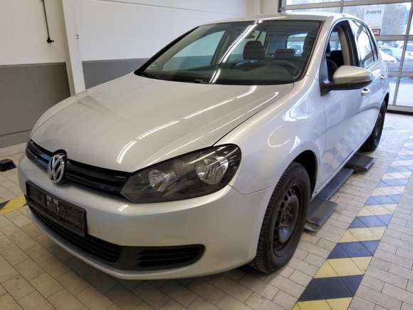 Skats no kreisās puses priekšā