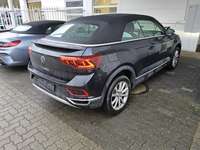 Skats no labās puses aizmugurē