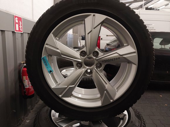 Pogled od napred levo