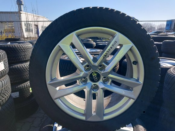 Skats no kreisās puses priekšā