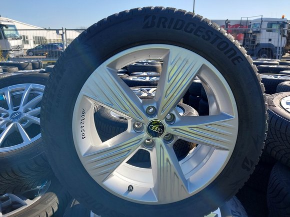 Pogled od napred levo