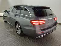 Vaade tagant vasakult