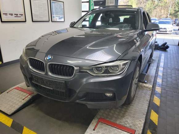 Skats no kreisās puses priekšā